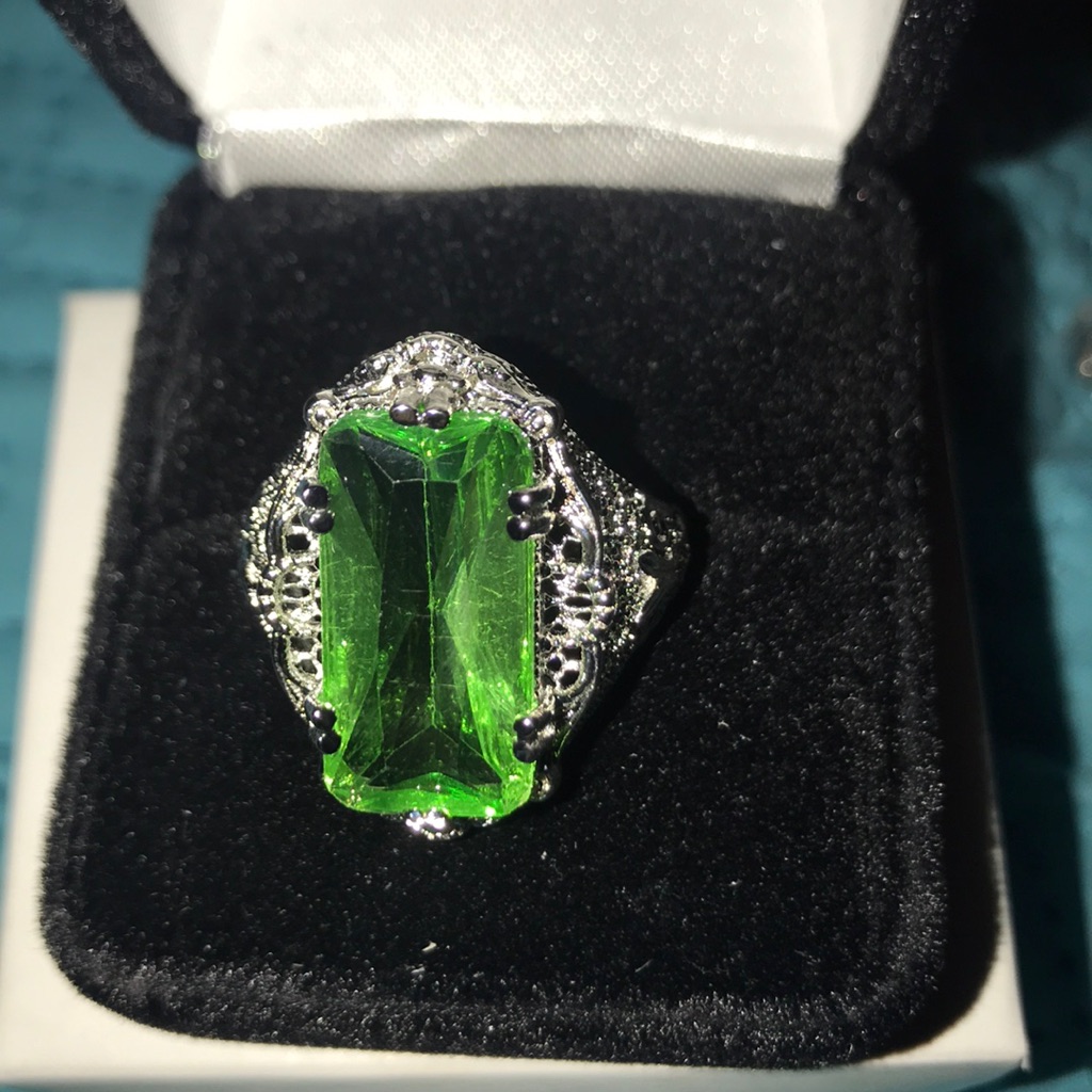 New Beautiful Sterling Silver Ring 25$